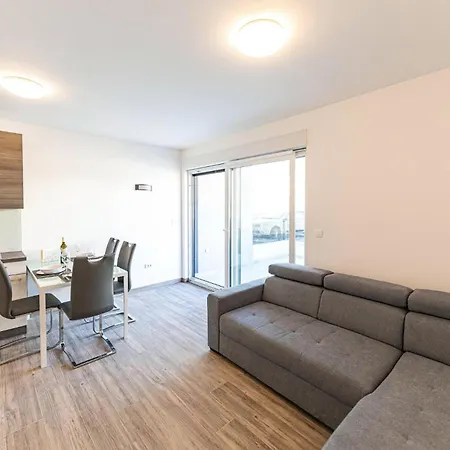 1 Bedroom Beautiful In Seget Donji