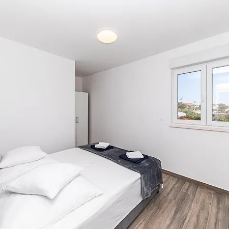 Apartment 1 Bedroom Beautiful In Seget Donji