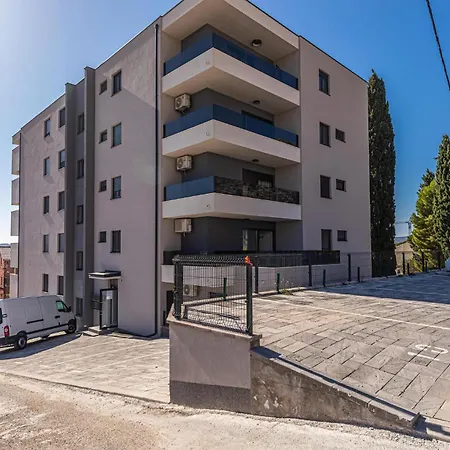 1 Bedroom Beautiful In Seget Donji Apartment Trogir
