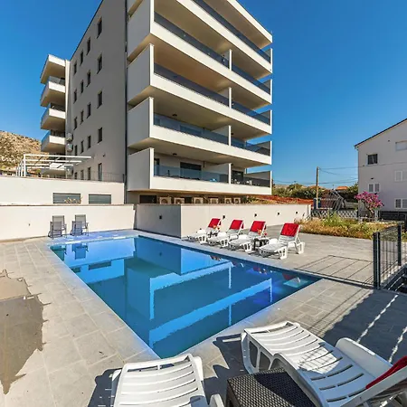 Apartment 1 Bedroom Beautiful In Seget Donji Trogir