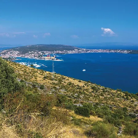1 Bedroom Beautiful In Seget Donji Apartment Trogir