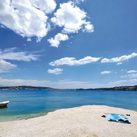 1 Bedroom Beautiful In Seget Donji Trogir