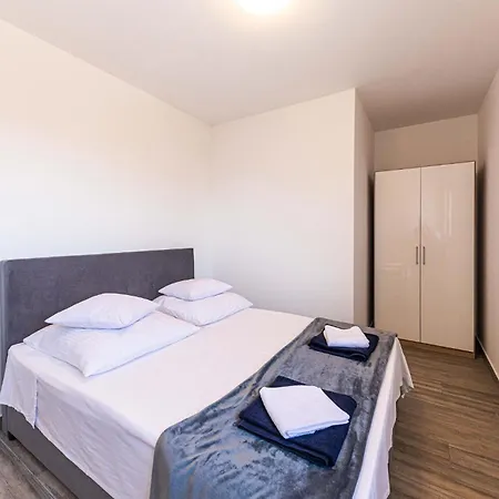 1 Bedroom Beautiful In Seget Donji Lejlighed