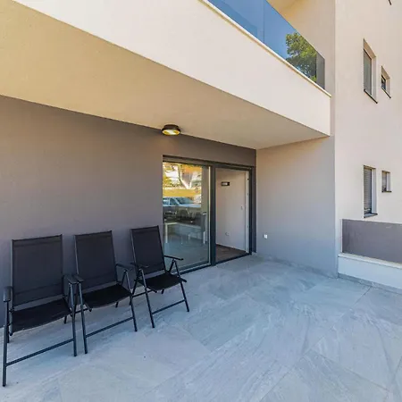 דירה 1 Bedroom Beautiful In Seget Donji טרוגיר